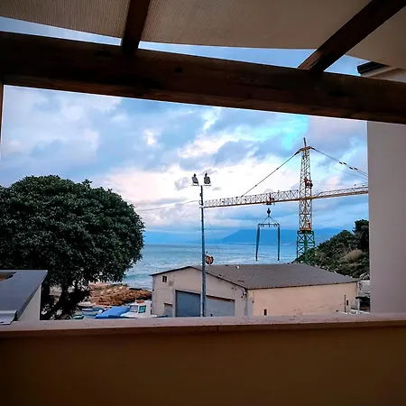 Lo Specchio Sul Mare Vendégház