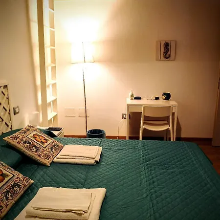 Lo Specchio Sul Mare Guest house *